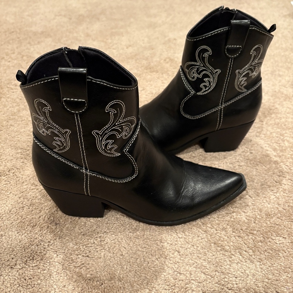 Old Navy Vegan Leather Cowboy Boot / Bootie
